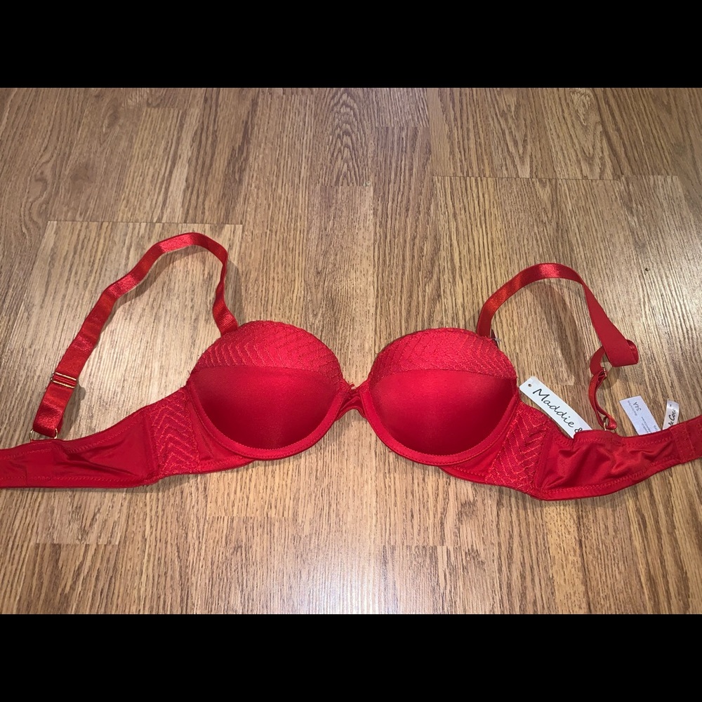 Red push up bra